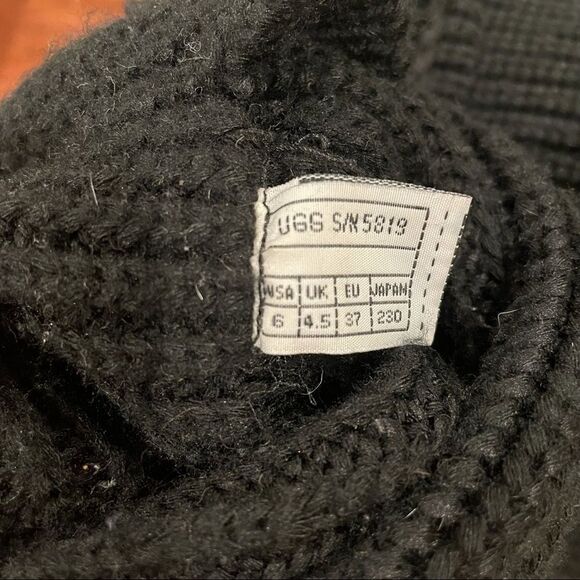 UGG CLASSIC CARDY KNIT BUTTON BLACK BOOTS SZ 6 - Picture 8 of 8